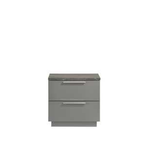 Mesa de Noche Elara de Dos Tonos con Acabado en Laca de Mármol de Alto Brillo, Cajones Forrados en Terciopelo Rojo y Patas con Acabado Metálico en Gris Sam - Product Image 1