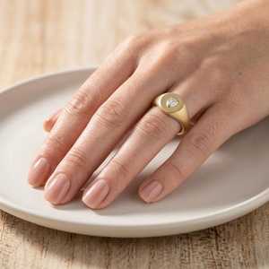 Bague de fiançailles en diamant de laboratoire taille poire, bande brossée, couleur E VVS, or massif 10K 14K 18K, certifiée IGI, bague de mariée de luxe - Product Image 6