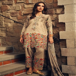 Robe Lenin de qualité supérieure pour femmes, vêtements d'hiver, ensembles shalwar kameez pour femmes en lin brodé et imprimé de très haute qualité. - Product Image 1