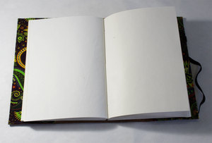 Diario Personalizado de Tapa Dura Hecho a Mano con Cuero Genuino Negro, 100 Hojas de Papel de Algodón Reciclado, Diario de Oficina Recargable - Product Image 4