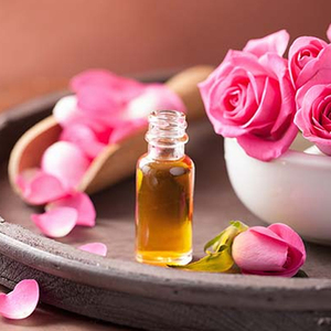 Huile essentielle de rose Rosa Damascena distillée à la vapeur de qualité supérieure pour les soins de la peau et l'industrie cosmétique - Product Image 2