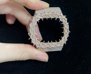 นาฬิกาดิจิตอล DW5600 รุ่นคัสตอม บัสท์ดาวน์ ประดับเพชรเต็มเรือน ดีไซน์ฮิปฮอปสุดหรู นาฬิกาแฟชั่นสไตล์พรีเมียมสำหรับคนเมือง - Product Image 1