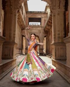 Lehenga Choli Estampado para Navratri, de Algodón Muselina Pesado con Bordado de Espejos Auténticos, Traje Étnico Festivo para Garba con Dupatta - Product Image 6