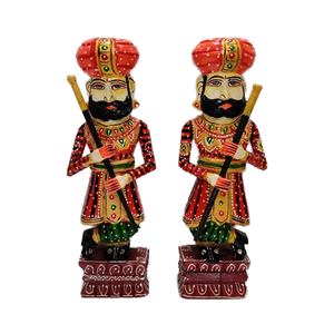 Figurines artisanales en bois Art Déco de la Garde royale du Rajasthan (lot de 2) pour anniversaire et Diwali - Product Image 1