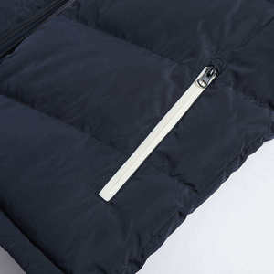 Manteau d'hiver minimaliste matelassé à capuche, parka isolée imperméable coupe-vent chaude pour l'extérieur et le streetwear décontracté - Product Image 2
