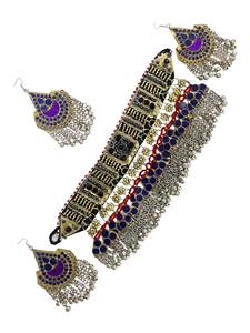 Collar clásico tribal afgano con medallones redondos en forma de escudo, monedas de plata tradicionales y detalles de cuentas rojas vibrantes. - Product Image 3