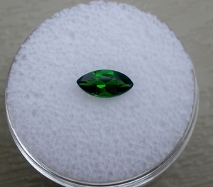 Piedra Preciosa Natural Facetada de Diópsido Verde Cromado de 8x4 mm, Corte Marquesa - Product Image 3