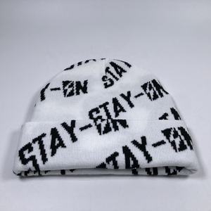 Casquette d'hiver unisexe personnalisée en acrylique de haute qualité, blanche et colorée, avec impression personnalisée et design jacquard, en tricot acrylique. - Product Image 2