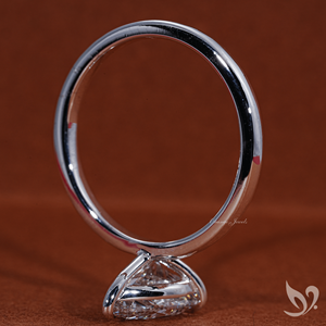 Bague de fiançailles solitaire en diamant de laboratoire taille poire de 2 carats certifié IGI, plaqué or 18 carats - Product Image 4