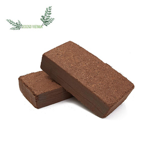Bloc de tourbe de coco à faible teneur en EC 5kg, substrat de coco lavé de qualité supérieure, organique, pour la plantation de fleurs, à usage domestique et hydroponique, par ECO2GO VIETNAM - Product Image 1