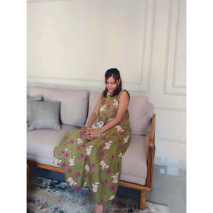 Ensemble jupe et haut The Quince Life Pichwai taille XS vert olive - Product Image 6