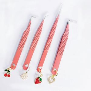 Pinzas para Extensiones de Pestañas RMI Silver Tip, Diseño de Punta Plateada a 90 Grados, Estilo Anillo, Acero Inoxidable, Sostenibles y Duraderas - Product Image 2