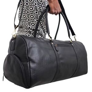 Bolsa de lona deportiva de lujo de cuero en relieve de cocodrilo negro Unisex con compartimento para zapatos Forro elegante de hardware Premium portátil - Product Image 6