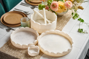 Handmade Modern Resin Tray Elegant Rounded <b>Disposable</b> Eco-Friendly Tray for Serving and Home Styling - Product Image 3