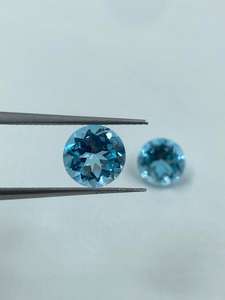 พลอยโทแพซสีฟ้าทรงกลมเจียระไนแบบบริลเลียนท์ธรรมชาติ 4.77 กะรัต 8 มม. สำหรับเครื่องประดับเงิน - Product Image 4