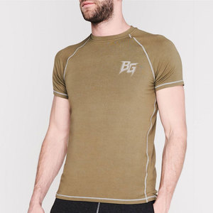 Camisetas de culturismo personalizadas para hombre, fabricadas con tela de poliéster y spandex para entrenamiento de culturismo y correr. - Product Image 1