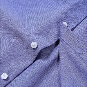 Camisa de Manga Larga Ligera Informal para Hombre, Camisa de Vestir Azul Oxford Transpirable de Corte Entallado con Bolsillo en el Pecho y Cuello con Botones - Product Image 5