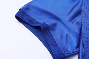 Camiseta Deportiva Azul con Cuello en V y Panel de Malla, Camiseta Atlética Ligera de Poliéster, 100% Poliéster - Product Image 4