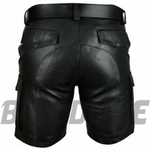 Shorts cargo pour homme en PU noir avec poches, fermeture à boucle, style motard, logo imprimé par transfert thermique sur le devant - Product Image 2