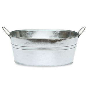 Cubo galvanizado interior exterior para plantas o flores con estética encantadora inspirada en el campo - Product Image 1