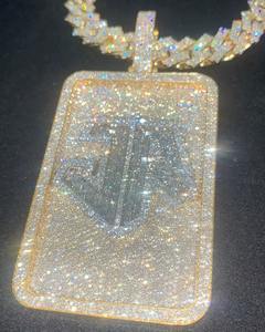 Colgante de Moissanita Real de 4 Ct con Corte Redondo y Engaste de Bisel, Plateado en Plata, Estilo Hiphop, para Fiestas Unisex, HUMERA JEWELS - Product Image 1