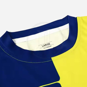 Tenue de football respirante à prix abordable, service OEM, tissu doux, design personnalisé, best-seller pour la vente en ligne - Product Image 3