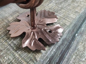 Poignée de portail en fer forgé avec motif de corde torsadée et motifs de feuilles, style traditionnel, finition élégante - Product Image 4