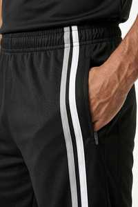 Shorts décontractés pour hommes avec logo personnalisé, 100% polyester, double rayures, respirants, taille élastique, pour l'entraînement, la course à pied et la salle de sport - Product Image 4