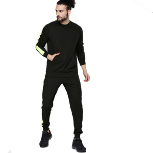 Survêtement unisexe noir d'hiver respirant imprimé motif araignée avec sweat à capuche graphique toile d'araignée et pantalon de jogging grande taille - Product Image 1