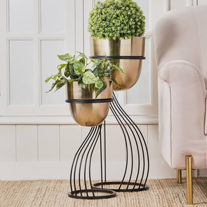Maceta cilíndrica de plata martillada de primera calidad sobre un elegante soporte de alambre dorado arqueado, pieza decorativa de lujo, disponible a precios de mayorista. - Product Image 5