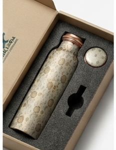 Botella de agua de cobre con diseño floral premium y tapa de rosca, reutilizable, diseño minimalista para viajes, senderismo, gimnasio, yoga y oficina. - Product Image 6