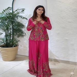 Conjunto Koti Plazzo con Lentejuelas Bordadas Chinon de Diseño VASTRA COTTAGE, Blusa Completamente Cosida, Atuendo Étnico para Fiestas - Product Image 6