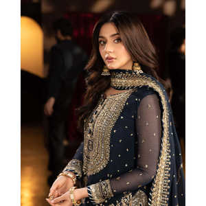 Beau haut indien et pakistanais-Sharara et Dupatta avec travail de séquence de broderie - Product Image 3