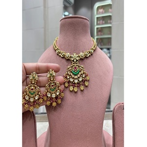 Conjunto de collar de moissanita de diseño con acabado dorado de alta calidad y pendientes para bodas, colección para mujeres y niñas. - Product Image 1
