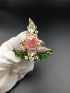 Broche Paon Plaqué Or Argenté avec Zircon Cubique Rose et Pierres Vertes – Accessoire Unisexe pour Vêtements, Fêtes, Mariages, Fiançailles, Cadeau - Product Image 1