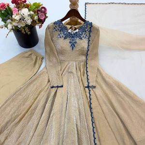 Robe de mariée pakistanaise brodée à la main, Lehenga Choli en soie, tenue de mariage formelle pour femmes - Product Image 4