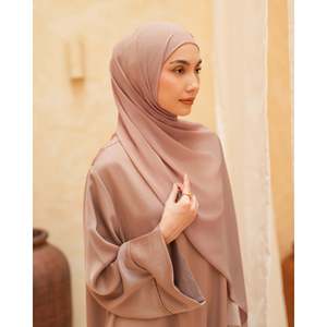Alana Modeste Sportswear Pashmina - Product Image 5