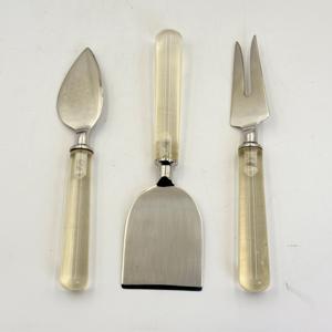 Ensemble d'outils à fromage avec manche en résine artisanale, 3 couteaux à fromage élégants pour charcuterie, cadeau élégant pour les dîners et les réceptions - Product Image 4