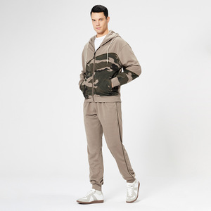 Veste de survêtement en nylon noire à capuche pour homme, logo personnalisé, fermeture éclair intégrale, coupe-vent léger pour la randonnée, tenue unisexe - Product Image 2