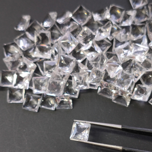 โทแพซสีขาวธรรมชาติ 6 มม. ทรงสี่เหลี่ยมเจ้าหญิงคัท คุณภาพดีที่สุด พลอยเม็ดเดี่ยวสำหรับทำเครื่องประดับ - Product Image 1