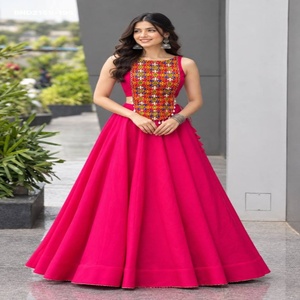 Lehenga de seda romana de diseñador con bordado Kali y estilo acampanado, y blusa estilo corsé con borde Kodi y bordado, lista para usar. Proveedor de la India. - Product Image 1