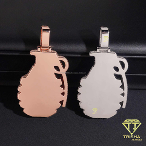 Colgante Premium Iced Out Grenade Hecho con Plata de Ley 925 y Diamantes de Moissanita, Joyería Audaz para Raperos de Hip Hop - Product Image 2