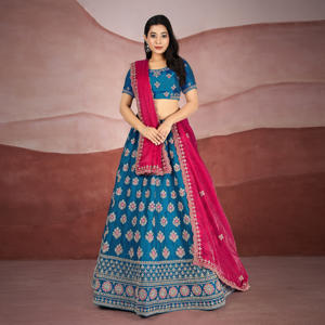 ชุดเลเฮนกาโชลีผ้าไหมเฟนดี้ ลายทอคลาสสิก ปักลายประดับอย่างสวยงาม |   ชุดปาร์ตี้สำหรับผู้หญิง แบบดั้งเดิม ไม่ยับ แห้งเร็ว - Product Image 5