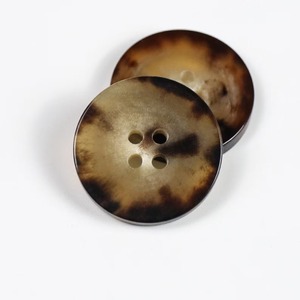Boutons en corne de buffle BELLADEC BI-WT1209 faits à la main, écologiques, modernes, durables, forme personnalisée, finition colorée, vente en gros - Product Image 1