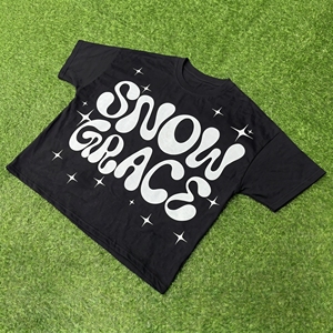 T-shirt à manches courtes surdimensionné imprimé Snow Grace pour homme, col rond décontracté, jersey 100% coton - Product Image 3