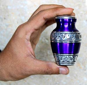 Distinctive Aluminum <b>Keepsake</b> <b>Memorial</b> Cremation Urn Ash Tribute Holder Featuring Artistic Exterior And Premium Finish - Product Image 2