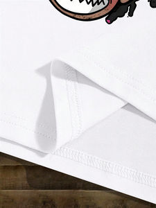 Camiseta de algodón y poliéster de gran tamaño personalizable con pegatinas en la parte delantera y trasera que sirven como lienzo en blanco - Product Image 6