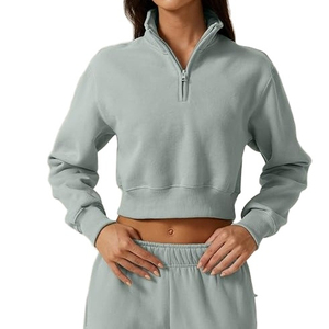 Hoodies courts imprimés pour femmes, personnalisés, directement de l'usine, avec col montant zippé, tricotés respirants et élégants, coupe ajustée - Product Image 1