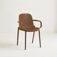 Chaise en plastique durable pour événements de restauration et espaces hôteliers, intérieur et extérieur