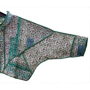Chaqueta Kantha Hecha a Mano para Mujer, Reversible, Acolchada de Algodón, con Diseño Floral Tradicional Indio, Estilo Boho - Product Image 2